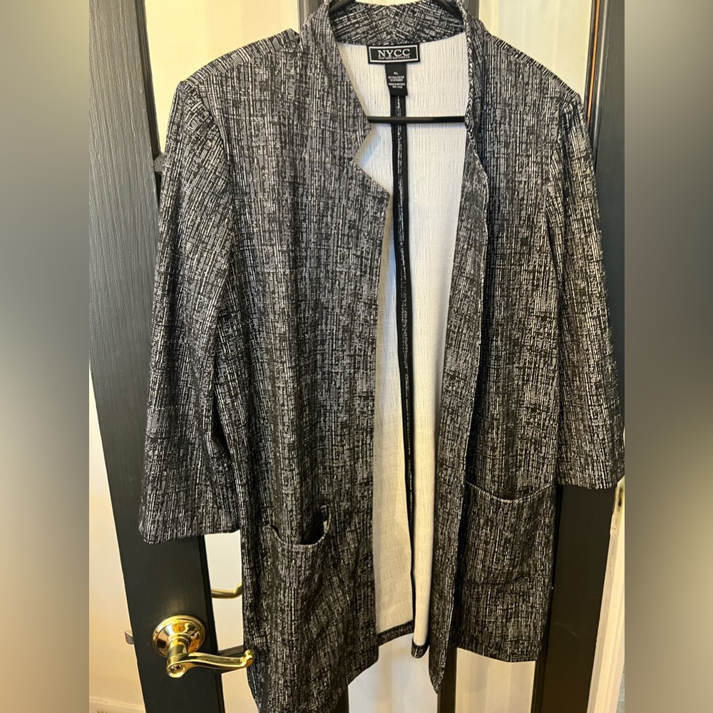 1XL black and white design blazer nwot
